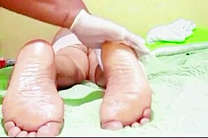 My mature foot massage turned into hot pussy licking creampie