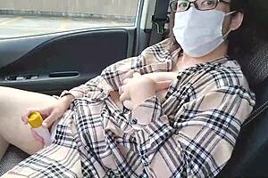 i'm shakin watchin this married chick stuff toys in her car... full aika-frau vid on xvideos red!