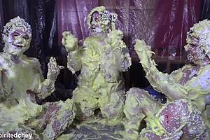 me and two messy milfs covered in gunge food fetish splatter 😩