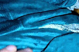 Arab Dubai Girlfriend's Wet Pussy Takes Big Cock In Morning Creampie