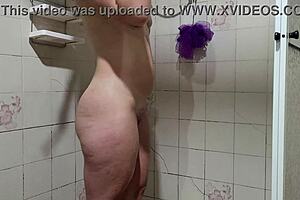Curvy stepmom with natural tits caught bathing hot