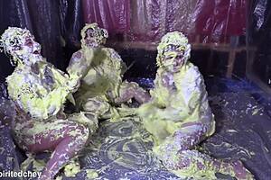 me and two messy milfs covered in gunge food fetish splatter 😩