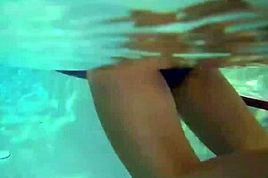 i sit vicky vette poolside craving her milf pussy lick