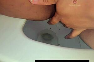 Sat on toilet rubbing my dirty pussy live 😈💦
