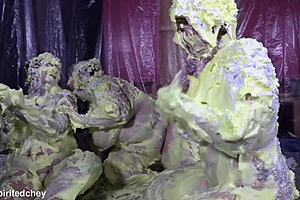 me and two messy milfs covered in gunge food fetish splatter 😩