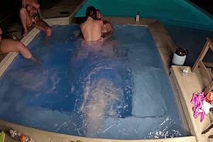 hot tub orgy splash deliah grace scarlett gushes with scarlett venom 😈🛁