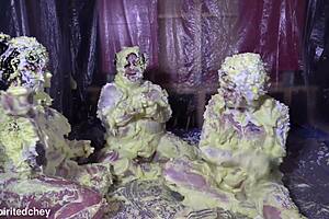 me and two messy milfs covered in gunge food fetish splatter 😩