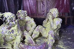 me and two messy milfs covered in gunge food fetish splatter 😩