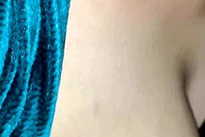 Arab Dubai Girlfriend's Wet Pussy Takes Big Cock In Morning Creampie
