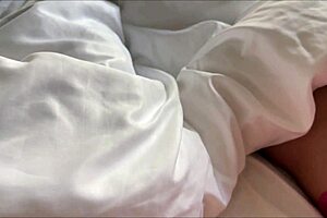 i share hot bed threesome with stepmom and stepsis chains