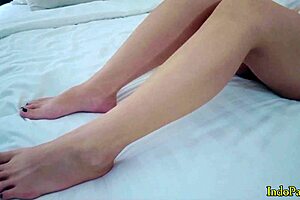 hot college babe pranks hotel masseur till creampie in pink pussy