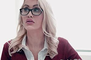 I'm Devouring My Stepmom Boss's Juicy Milf Pussy Lips