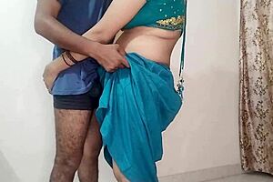 meri sautedli behan mujhe uski panty sungh te pakad leti hai...saza me chudwati hai