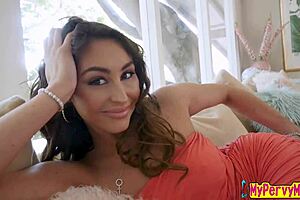 StepMom Christiana Cinn Begs: Fuck My Wet Pussy Now?