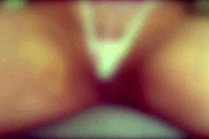 LINDA CHICA LATINA CULO GRANDE MAMADA Y DOGGY EN POLLA BLANCA