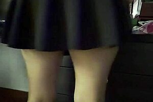 latina milf shakes big ass moves it real sexy