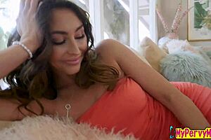 StepMom Christiana Cinn Begs: Fuck My Wet Pussy Now?