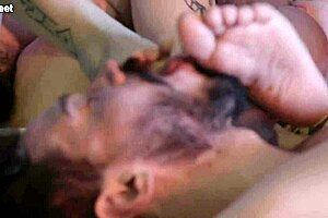 wanna taste my pussy first lick these feet goddess style