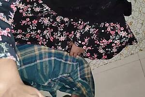 Outdoor Indian Bangla girl gets fucked hard outdoors!
