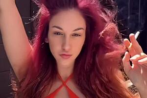 Italian Big Tits Milf Artemisia Smokes Seductively Outdoors