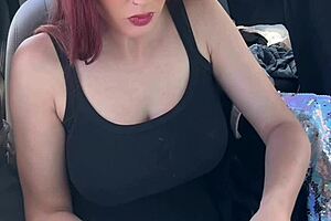 wanna see italian milf artemisia love eat big tits food in car? 😈🍑🚗