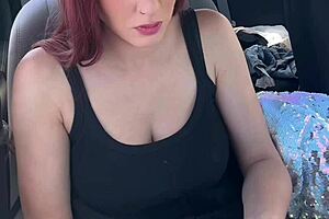 wanna see italian milf artemisia love eat big tits food in car? 😈🍑🚗