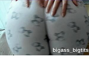 Masturbating in pajamas shows off that perfect camel toe 😏