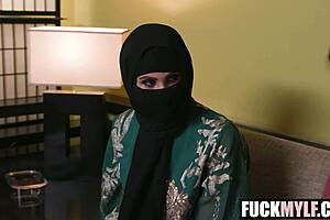 Wtf hijabi milf kell fire debuts porn with rion king blowjob