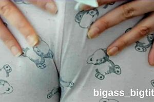 check out this camel toe bulging while i masturbate in pajamas