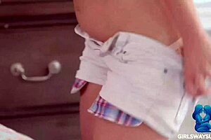 la hermanastra mayor squirts hard with rimjob action! 💦👅🔥 sub español @girlswaysubcom