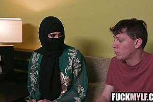 Wtf hijabi milf kell fire debuts porn with rion king blowjob