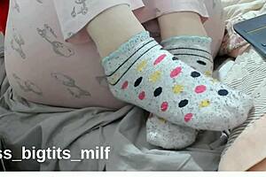 check these sexy bbw milf feet socks homemade fetish play 😍👣