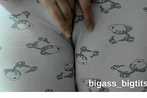 masturbating in pajamas showing off that juicy camel toe 😏💦