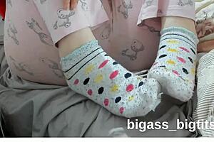 Hey check my milf socks feet fetish play