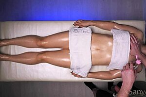 omg the perverted masseur exposed his dick during my massage session
