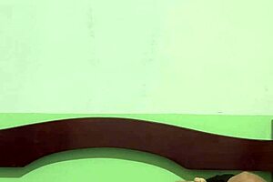 novinha casada deixou marido sair e foi pro quarto fuder