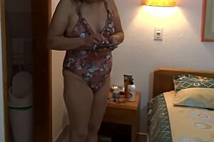 On The Beach I Jerk Off While Watching My Stepmother Masturbate And Cum In Her Big Ass