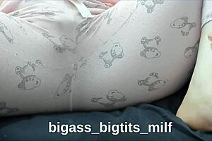 Curvy latina milf masturbates in pajamas?