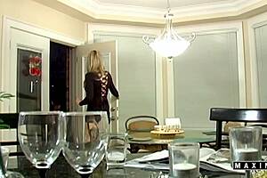 Blonde velvet spreads maxines thighs for intense pussy licking