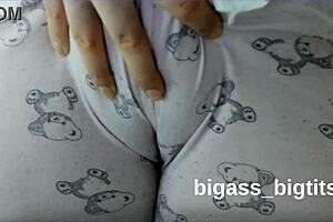 i rub my camel toe
