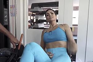 Gostosa Brazilian Shows Off Big Tits