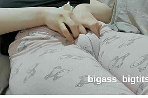 swollen pussy pussy w th pajamas masturbate w th pajamas rubb ng pussy w th pajamas