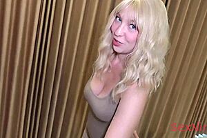 innocent step-mom picked kamasutra book for yoga