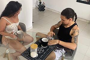 mi hermanastra se fue y su mejor amiga latina de culo grande me hizo una mamada - porno en español