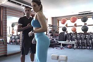 Gostosa Brazilian Shows Off Big Tits