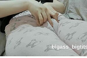 swollen pussy pussy w th pajamas masturbate w th pajamas rubb ng pussy w th pajamas