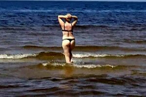 Hot Milf Shows Her Body On Nude Beach