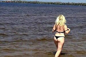 Hot Milf Shows Her Body On Nude Beach