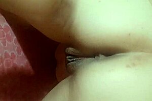 Pillada Masturbándose And He Replaces Her With His Cock