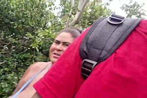 me exibindo na rua saindo da praia